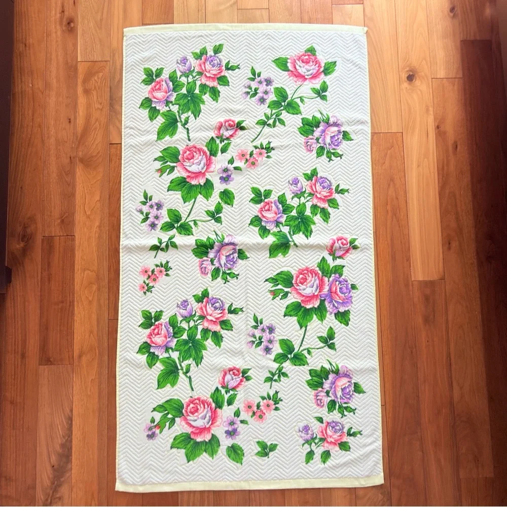 Vintage Floral Rose Patterned Towel NWOT